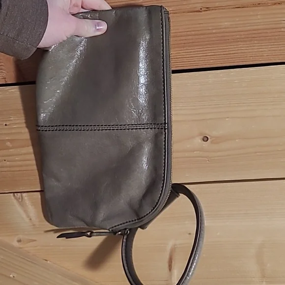 Elegant Gray Hobo Sable Wristlet - Picture 2 of 6